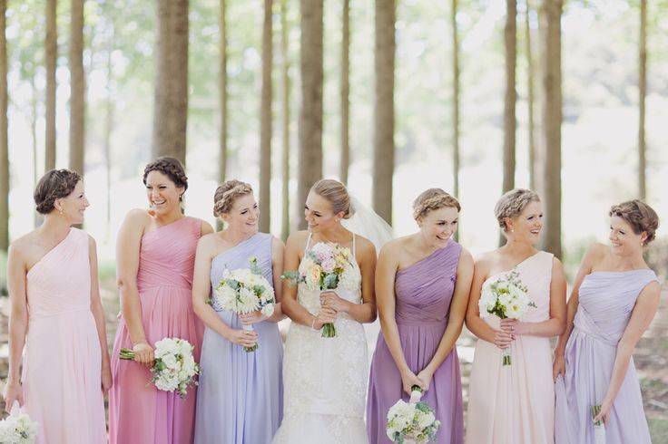 Платье на свадьбу подруги. какого цвета выбрать платье?