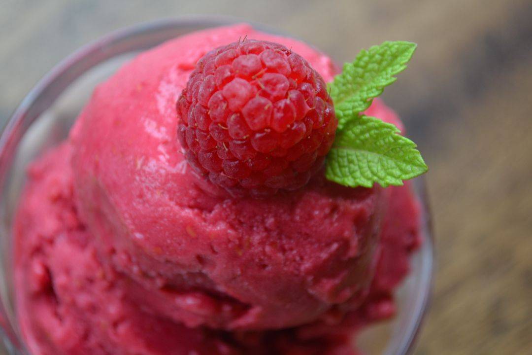Что можно приготовить с замороженных ягод. необычные десерты из замороженных ягод