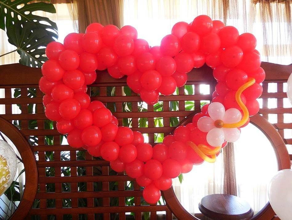Как сделать сердце из воздушных шаров для свадебного торжества? – знайкак.ру
