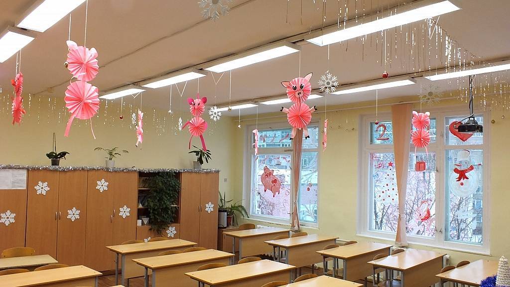 Как украсить класс в школе на новый год 2021: фото пошагово, лучшие идеи