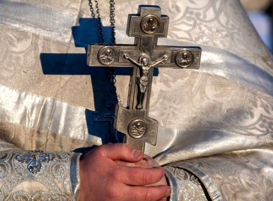 Кто и кому может подарить нательный православный крест?