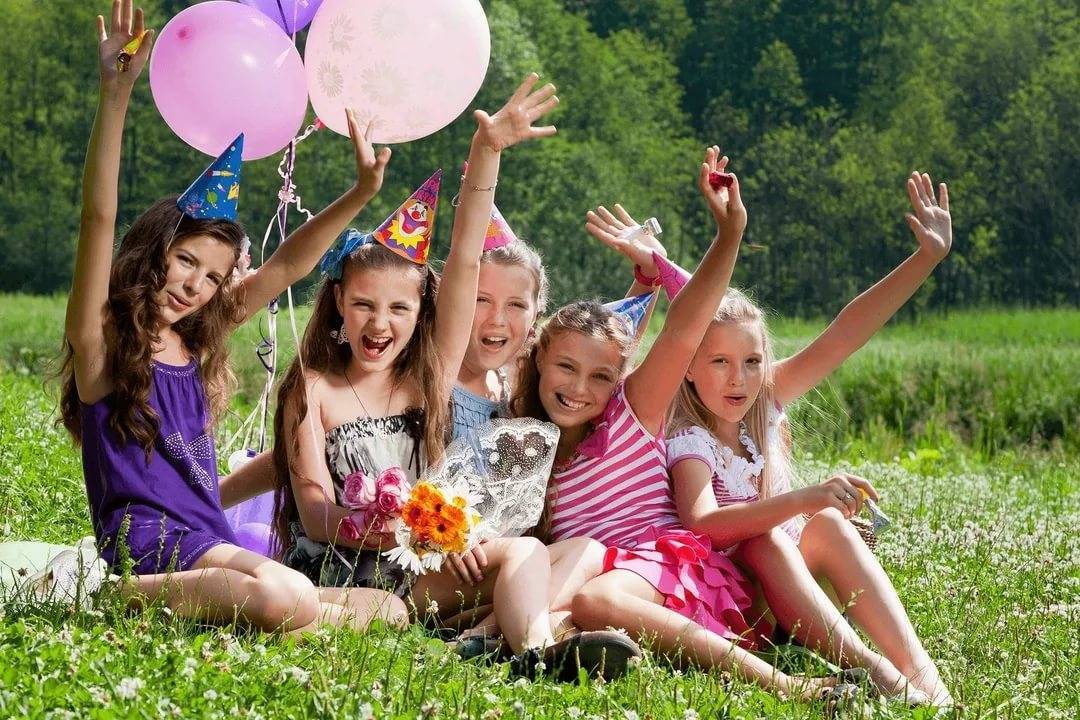 Цветочный день рождения девочки в саду (4-7 лет)