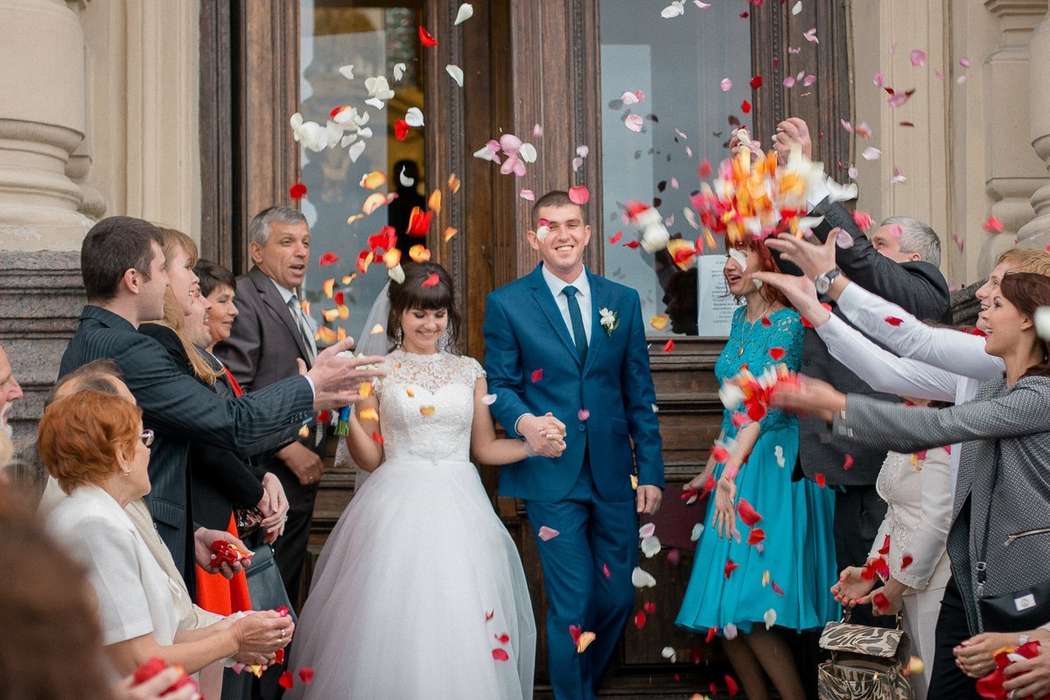 34 сюрприза на свадьбу для жениха и невесты от гостей и близких