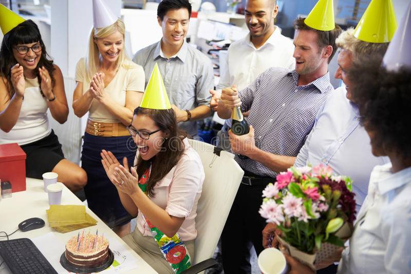 12 способов оригинально поздравить коллегу с днем рождения | снова праздник!