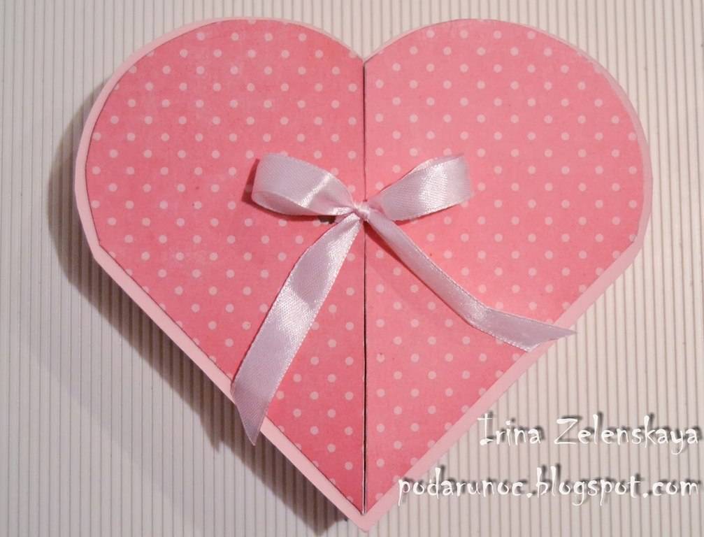 Валентинки: коробочки-сердечки с конфетами.