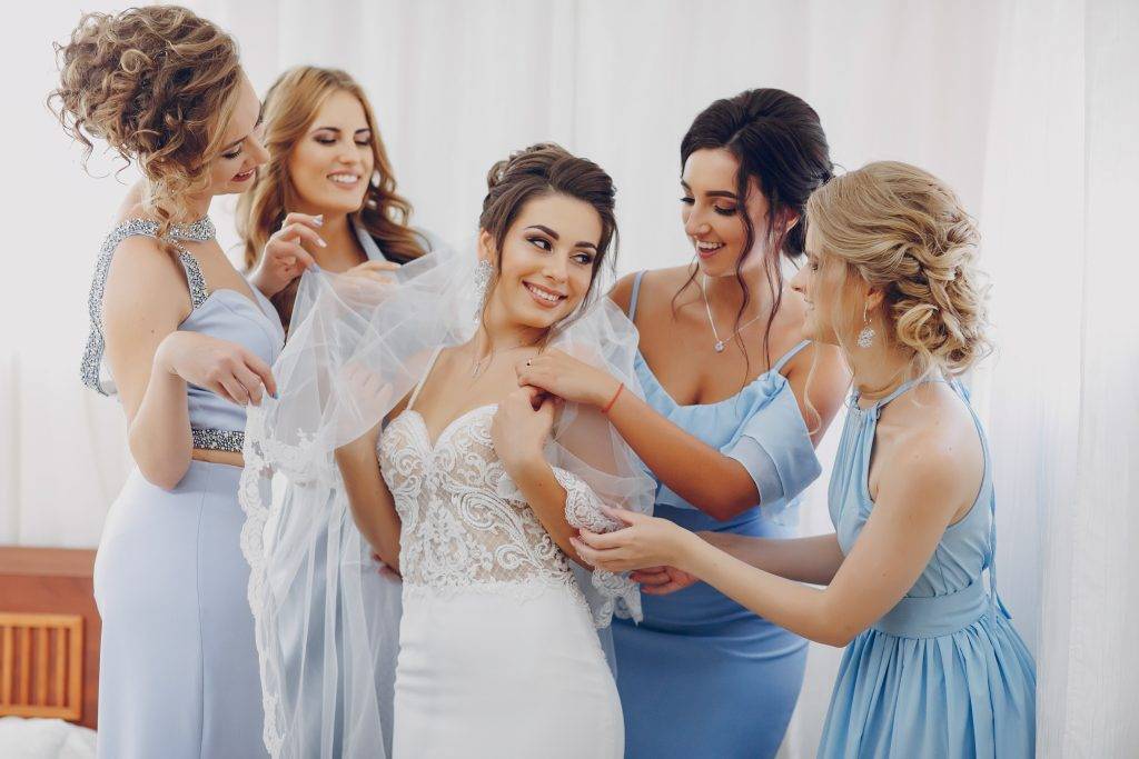 Какое выбрать платье на свадьбу для приглашённого гостя