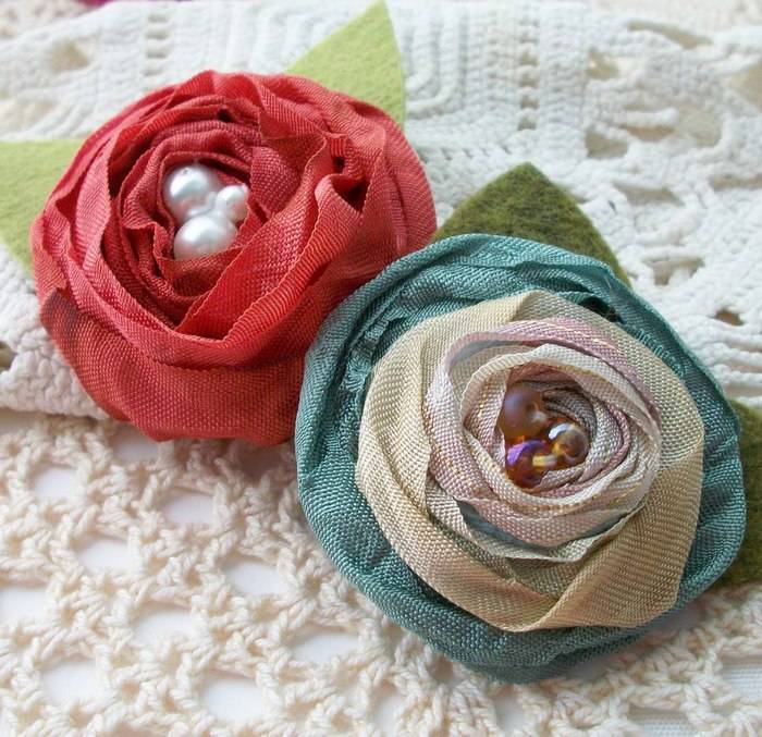 Цветы из лент ткани