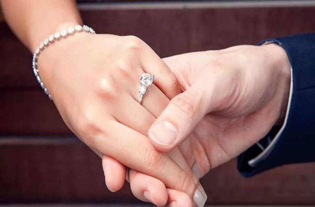 Как правильно носить обручальные и помолвочные кольца: можно ли носить на одном пальце