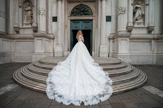 Закрытые свадебные платья: их особенности и идеи моделей