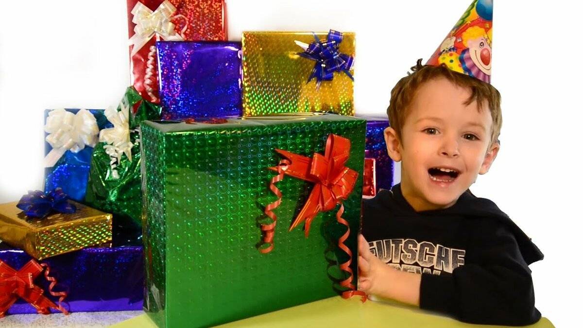 Что подарить мальчику на 4 года на день рождения