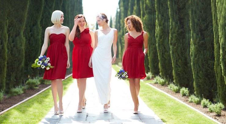 Платье на свадьбу к подруге: модные фасоны, советы по выбору, табу