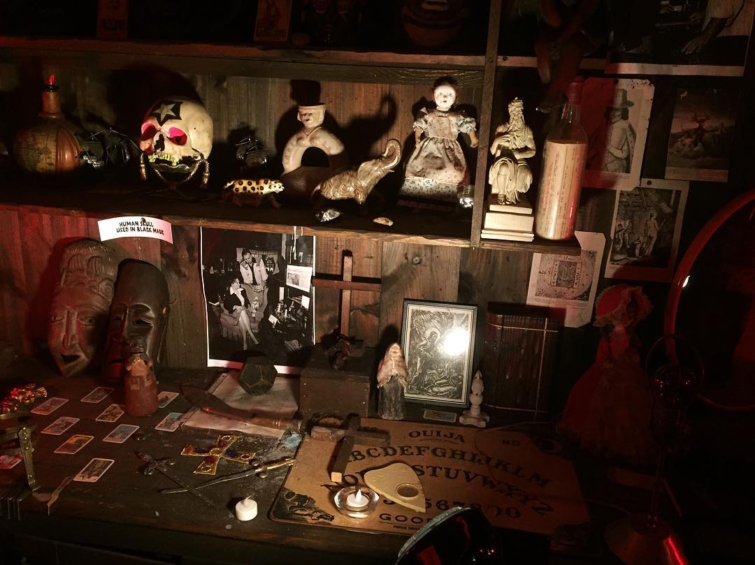 Могла ли мистическая кукла аннабель пропасть из музея, и как она выглядит на самом деле