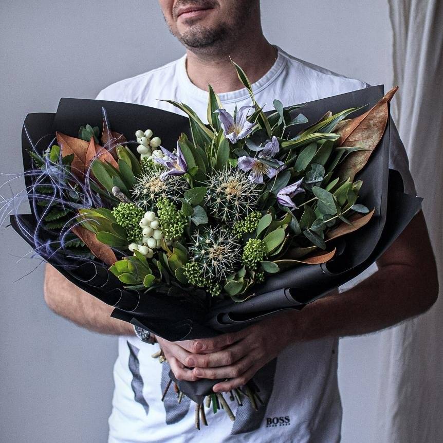 Какие цветы дарят мужчинам: тонкости флористического этикета