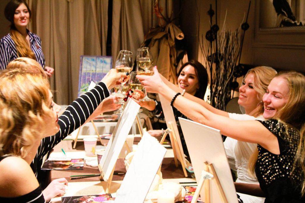 Рисовать картины с вином. painty: веселые арт-вечеринки для корпоратива, дня рождения и девичника