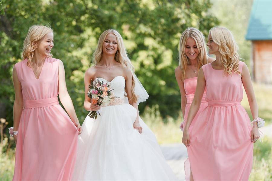 Платье на свадьбу: для мамы, подружки невесты и гостьи | свадебная невеста 2021