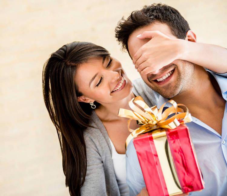 Подарок жене на день рождения — как выбрать идеальные и оригинальные идеи для жены и подружки