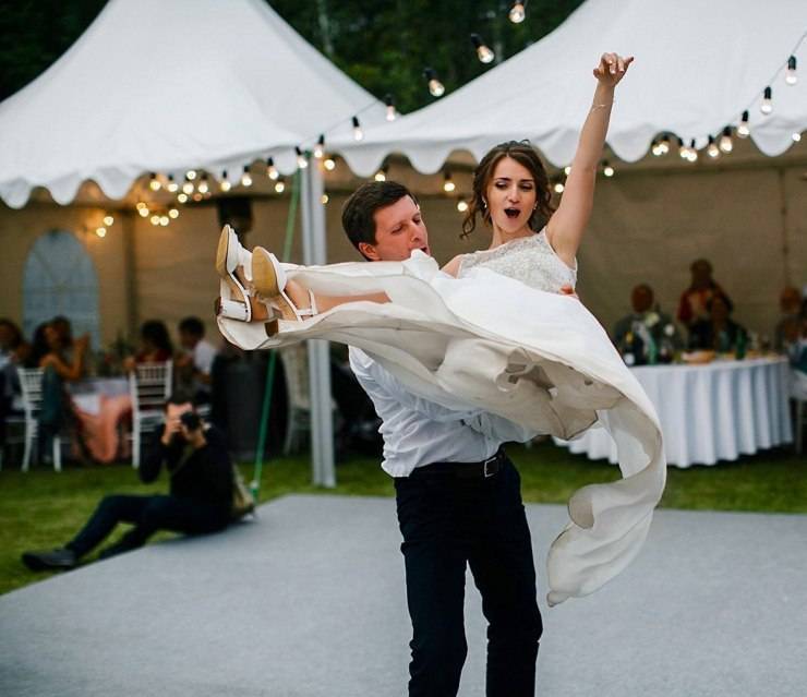 Танцевальный конкурс на свадьбе для гостей: веселые и интересные идеи