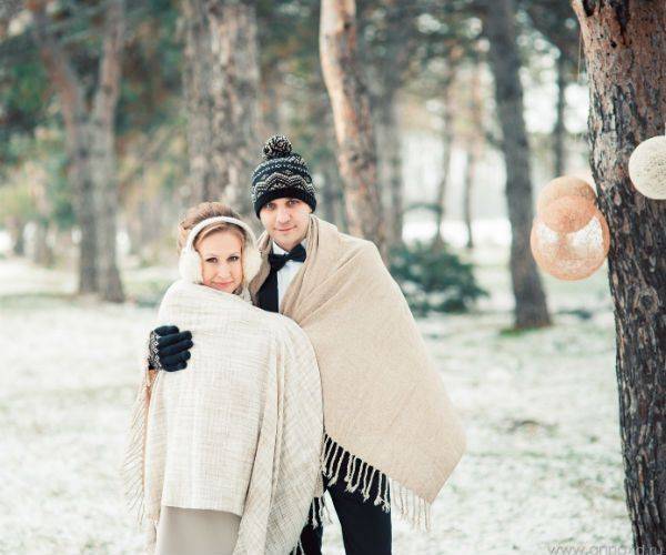 Теплая сказка: оформление зимней свадьбы в идеях талантливых декораторов