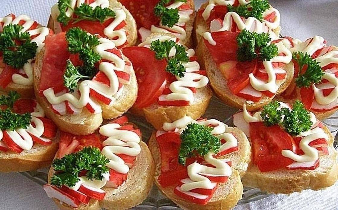 Бутерброды на праздничный стол - 20 простых, вкусных и недорогих рецептов с фото