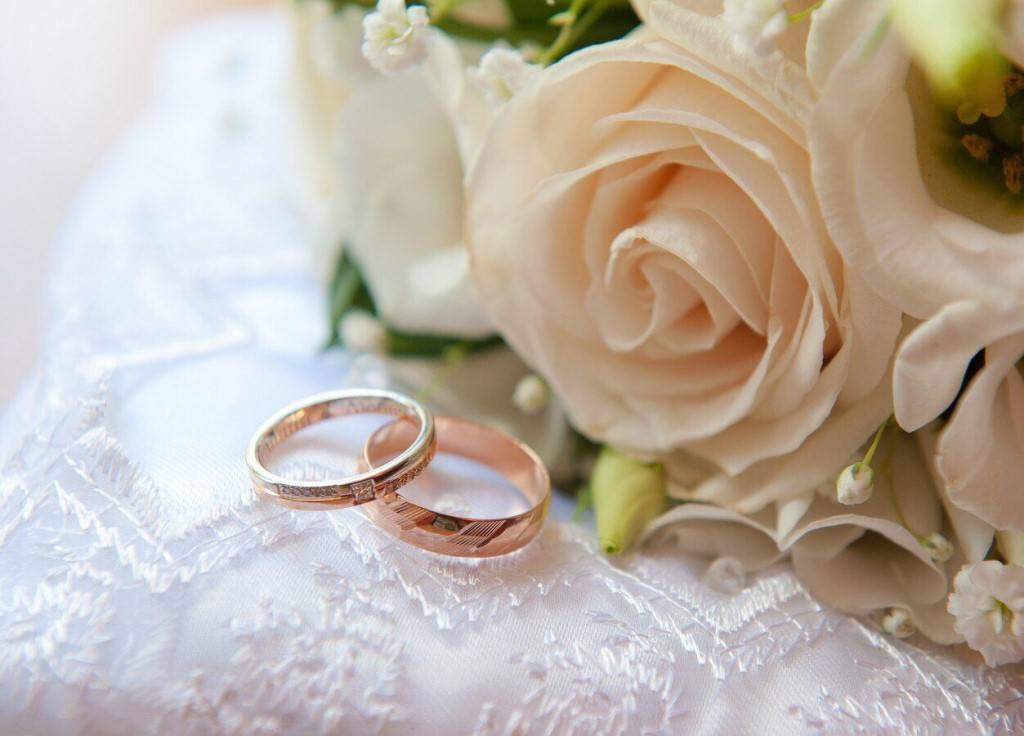 2 года брака - какая свадьба и что дарить супругам?