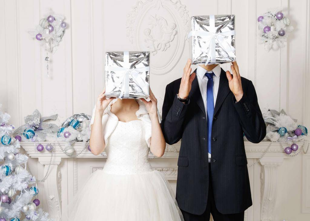 Что подарить на свадьбу: идеи недорогих подарков на свадьбу