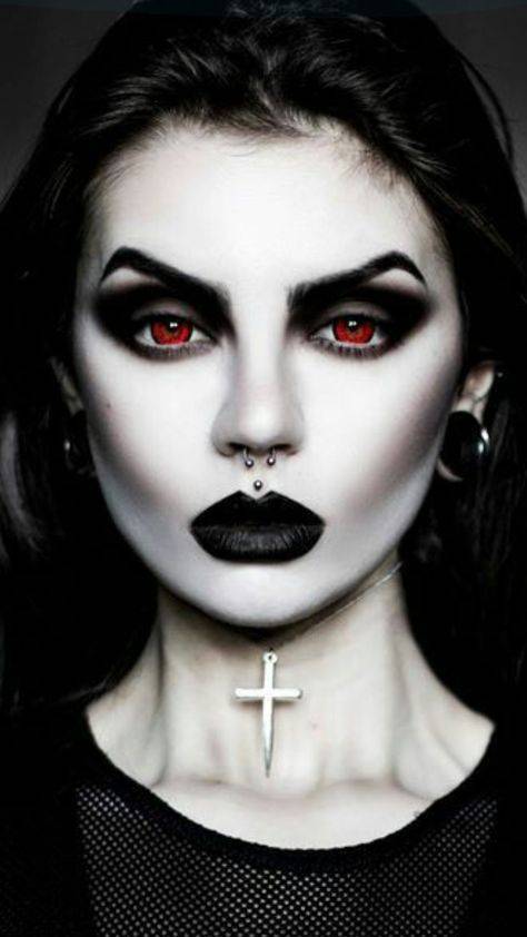 Макияж девушки-вампира на хэллоуин
