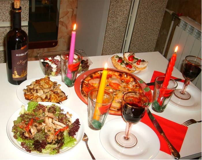 Бюджетный романтический ужин для двоих дома: что можно приготовить для любимого или любимой в домашних условиях