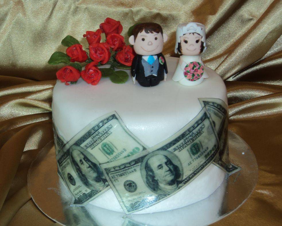 Что дарить на бумажную свадьбу: выбираем практичные и недорогие подарки на 2 годовщину совместной жизни супругов