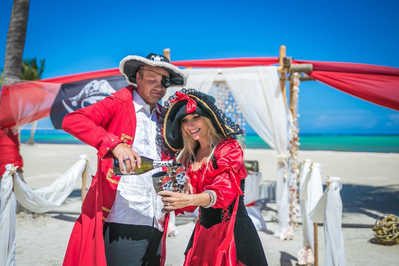 Как провести свадьбу в пиратском стиле. костюмы и сценарий