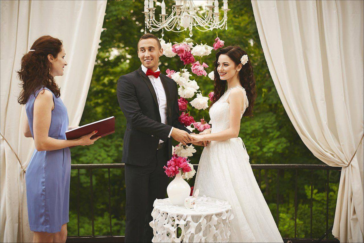 Выездная регистрация брака: как сделать свою свадьбу незабываемой?