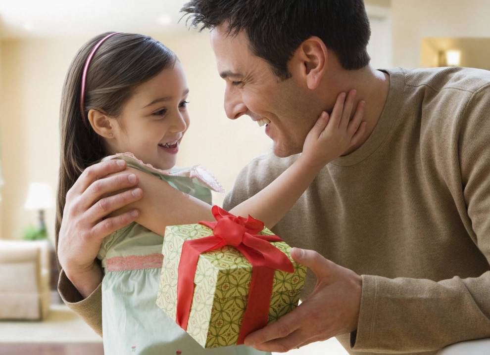 Что подарить ребенку: идеи выбора подарка для разных возрастов