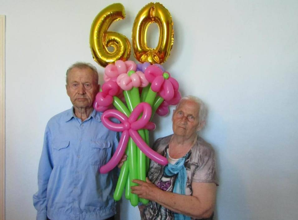 Что подарить на 60 лет свадьбы, традиции и поздравления