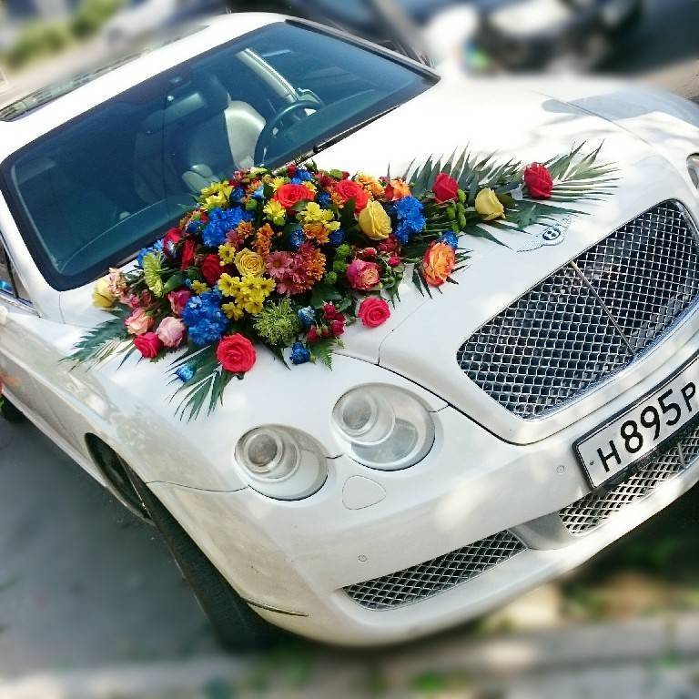 Лучшие варианты украшения машины на свадьбу своими руками — выбирайте!