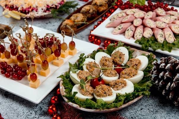 Закуски на праздничный стол 2021 — простые и вкусные рецепты