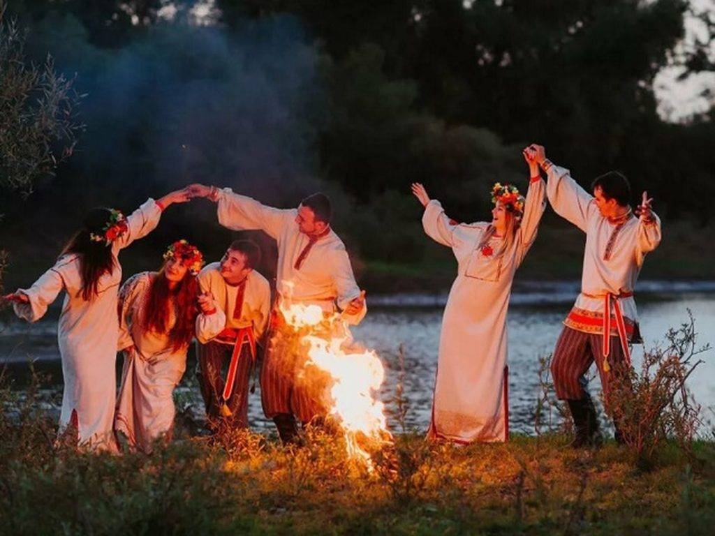 Русский народный праздник ивана купала. купальские обряды с водой, огнем, травой