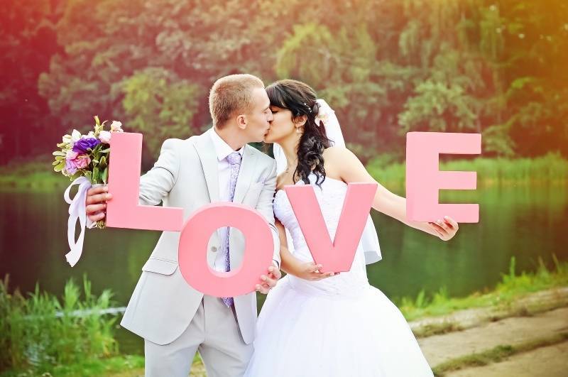 Буквы на свадьбу: зачем нужны и где их взять