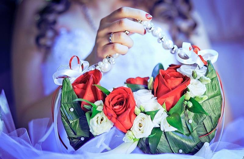 10 лет какая свадьба что дарить жене. что надеть на юбилей. как отпраздновать розовую свадьбу