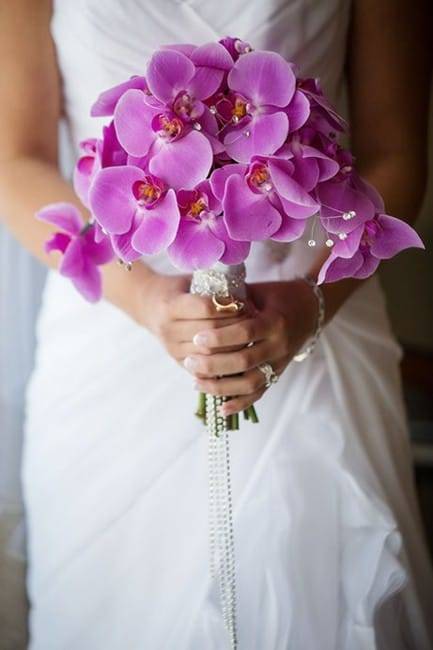 Нежный свадебный букет из орхидей