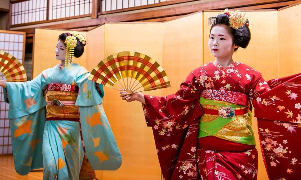 Костюмированное поздравление от "японки" на свадьбу или юбилей.