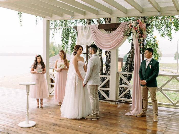 Розовый юбилей или оловянная свадьба: сколько это лет совместной жизни, что означает и как отметить
