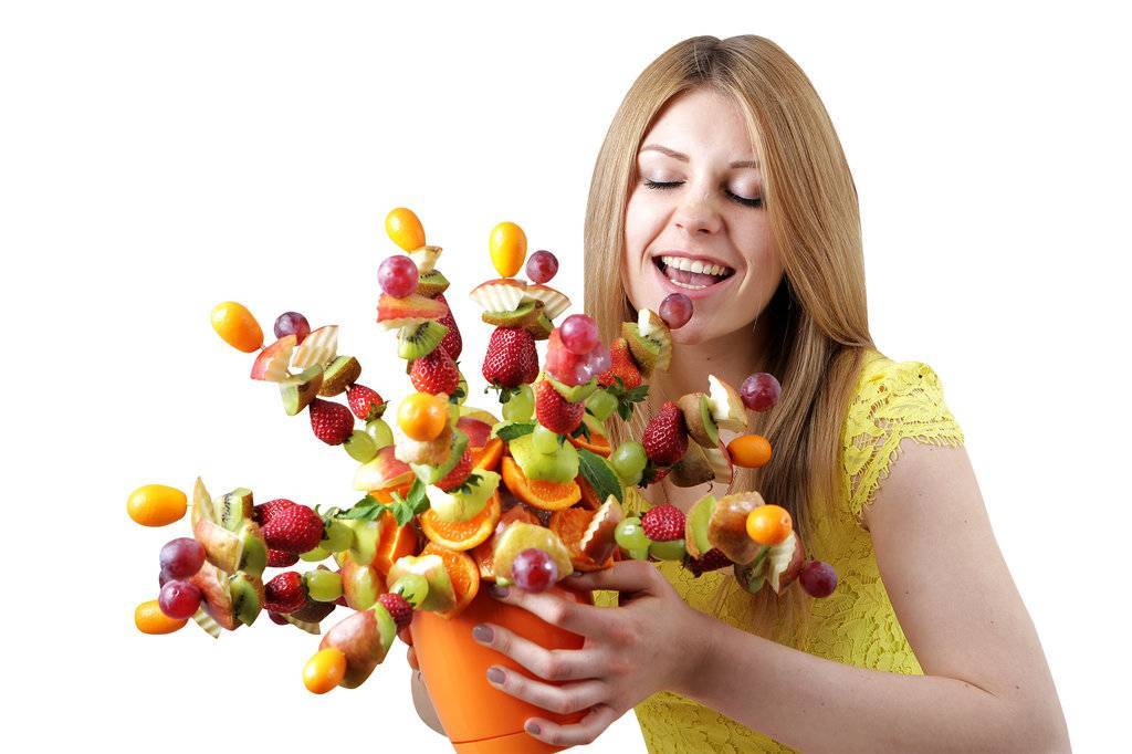 Как сделать букет пошагово? букеты из цветов, конфет, фруктов + 100 фото