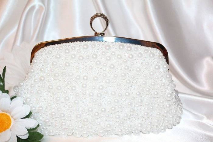 Как легко делаются своими руками свадебные сумочки для невесты