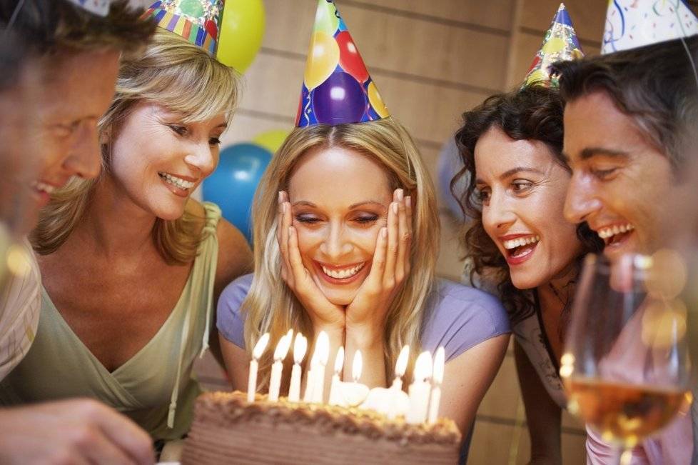 День рождения в помещении: 10 вариантов для взрослого праздника в москве
