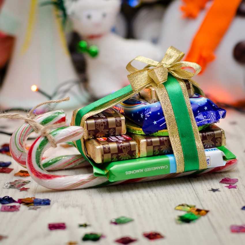 Новогодние подарки для детей без конфет: 10 идей для заботливого Деда Мороза