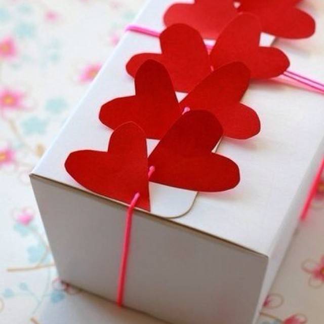 Коробка-сердце своими руками с конфетами из бумаги