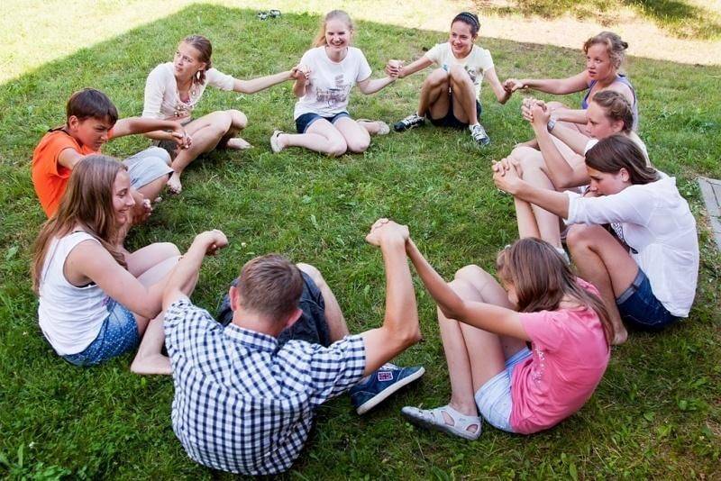 Игры на знакомство в лагере для детей от 7 до 12 лет с правилами
