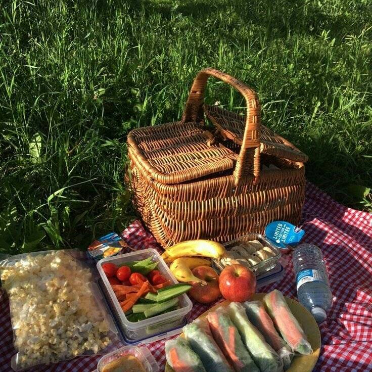 Меню на пикник: 7 блюд, которые можно приготовить на природе
