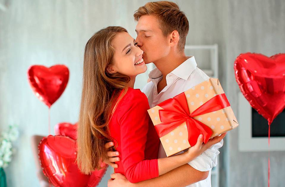 Что подарить жене на 14 февраля: недорогие, оригинальные и романтичные идеи подарков
