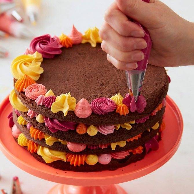 Как украсить торт красиво: фото и видео мастер классы по оформлению фруктами, кремом и шоколадом