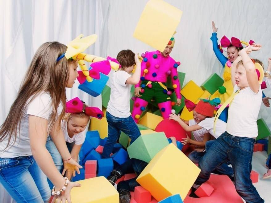 Поролоновое шоу на детском празднике: эффектная программа с ярким реквизитом